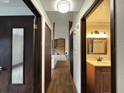 Entry Way - 36350 Dubarko Rd, Sandy, OR 97055 photo 3 of 3