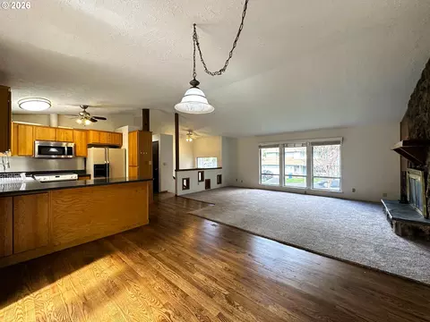 Living - 36350 Dubarko Rd, Sandy, OR 97055 photo 3 of 5