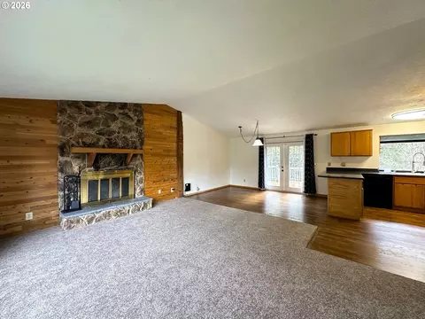 Living - 36350 Dubarko Rd, Sandy, OR 97055 photo 2 of 5