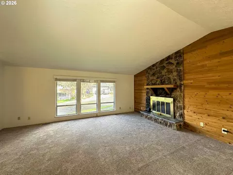 Living - 36350 Dubarko Rd, Sandy, OR 97055 photo 1 of 5