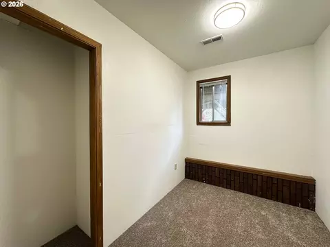 Bedroom - 36350 Dubarko Rd, Sandy, OR 97055 photo 4 of 4