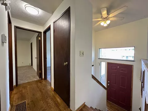 Entry Way - 36350 Dubarko Rd, Sandy, OR 97055 photo 1 of 3