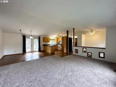 Living - 36350 Dubarko Rd, Sandy, OR 97055 photo 4 of 5