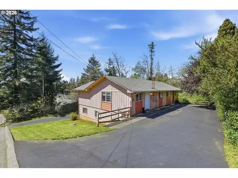 589 10th Ave, Coos Bay, OR 97420
