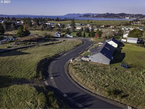 27 Bella Ridge Loop #27, Astoria, OR 97103