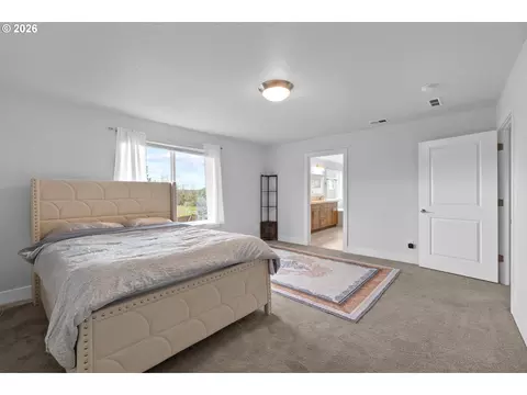 Bedroom - 652 SW 49th Dr, Gresham, OR 97080 photo 4 of 10