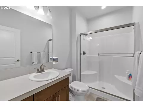 Bath - 652 SW 49th Dr, Gresham, OR 97080 photo 1 of 5