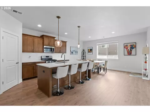 Kitchen - 652 SW 49th Dr, Gresham, OR 97080 photo 3 of 6