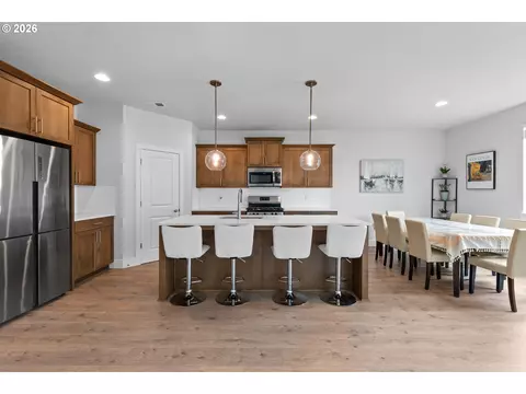 Kitchen - 652 SW 49th Dr, Gresham, OR 97080 photo 2 of 6