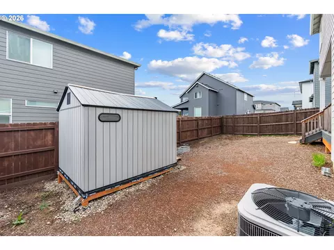 Exterior - 652 SW 49th Dr, Gresham, OR 97080 photo 6 of 7