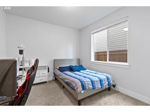 Bedroom - 652 SW 49th Dr, Gresham, OR 97080 photo 1 of 10