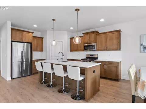 Kitchen - 652 SW 49th Dr, Gresham, OR 97080 photo 1 of 6