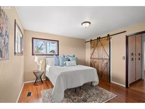 Bedroom - 710 E View Dr, Hermiston, OR 97838 photo 1 of 4