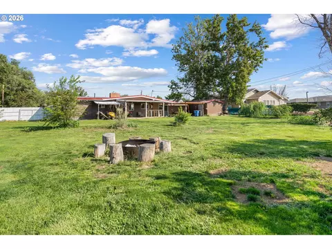 Exterior - 710 E View Dr, Hermiston, OR 97838 photo 5 of 8