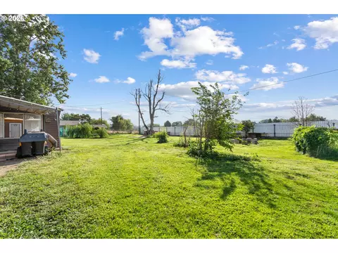 Exterior - 710 E View Dr, Hermiston, OR 97838 photo 4 of 8