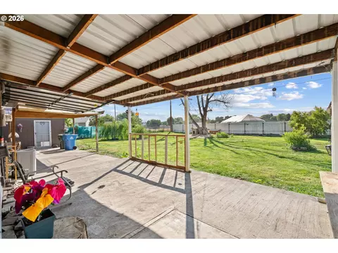 Exterior - 710 E View Dr, Hermiston, OR 97838 photo 2 of 8