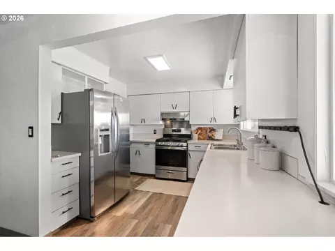 Kitchen - 710 E View Dr, Hermiston, OR 97838 photo 1 of 4