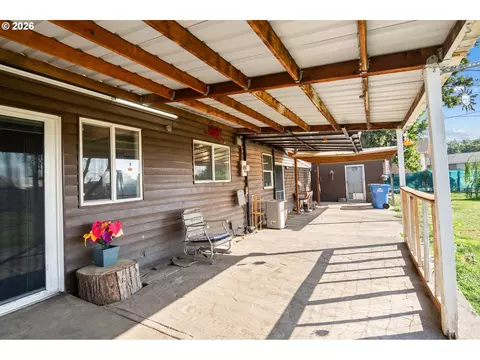 Exterior - 710 E View Dr, Hermiston, OR 97838 photo 3 of 8