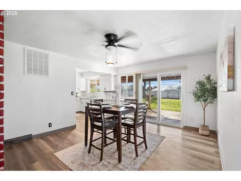 Dining - 710 E View Dr, Hermiston, OR 97838 photo 1 of 3