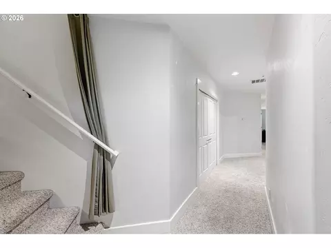 Entry Way - 3147 Tanner Park Dr, Eugene, OR 97405 photo 6 of 6