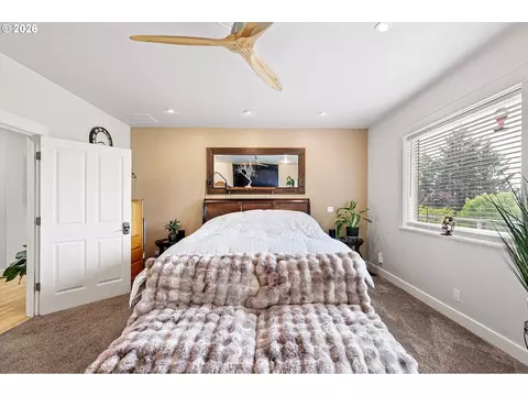 Bedroom - 3147 Tanner Park Dr, Eugene, OR 97405 photo 2 of 9