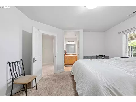 Bedroom - 3147 Tanner Park Dr, Eugene, OR 97405 photo 9 of 9