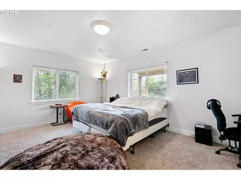 Bedroom - 3147 Tanner Park Dr, Eugene, OR 97405 photo 4 of 9