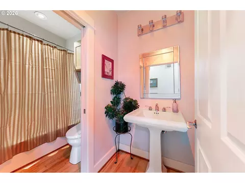 Bath - 3147 Tanner Park Dr, Eugene, OR 97405 photo 7 of 7