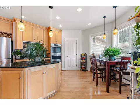 Kitchen - 3147 Tanner Park Dr, Eugene, OR 97405 photo 2 of 6