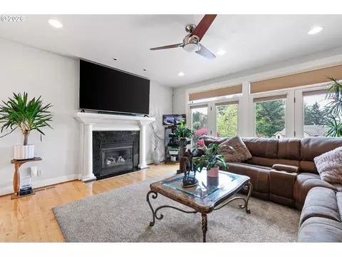 Living - 3147 Tanner Park Dr, Eugene, OR 97405 photo 2 of 2