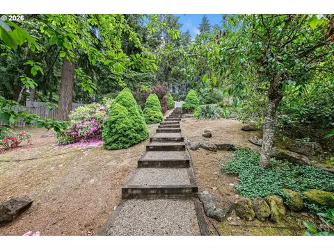 Exterior - 3147 Tanner Park Dr, Eugene, OR 97405 photo 5 of 7