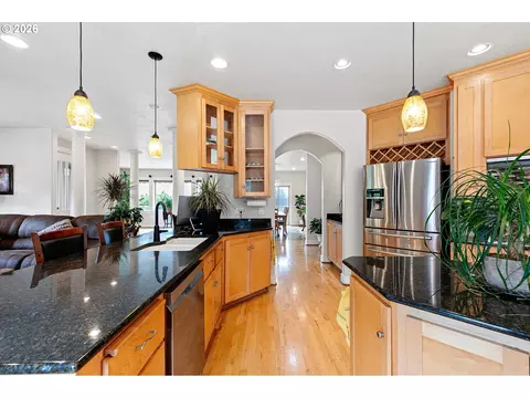 Kitchen - 3147 Tanner Park Dr, Eugene, OR 97405 photo 3 of 6