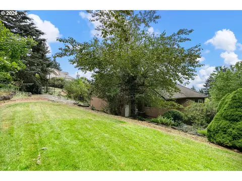 Exterior - 3147 Tanner Park Dr, Eugene, OR 97405 photo 6 of 7