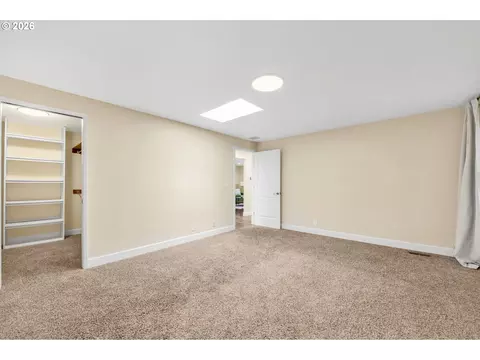 Bedroom - 1121 Lorella Ave, Eugene, OR 97401 photo 4 of 9