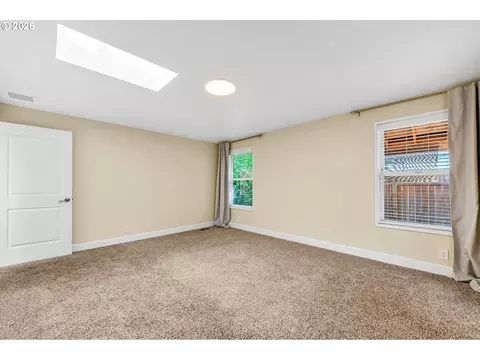Bedroom - 1121 Lorella Ave, Eugene, OR 97401 photo 5 of 9