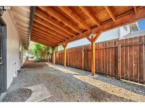 Exterior - 1121 Lorella Ave, Eugene, OR 97401 photo 11 of 12