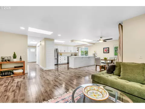 Living - 1121 Lorella Ave, Eugene, OR 97401 photo 5 of 5
