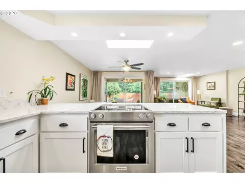 Kitchen - 1121 Lorella Ave, Eugene, OR 97401 photo 8 of 8