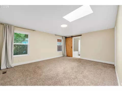 Bedroom - 1121 Lorella Ave, Eugene, OR 97401 photo 2 of 9