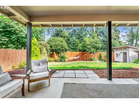 Exterior - 1121 Lorella Ave, Eugene, OR 97401 photo 3 of 12