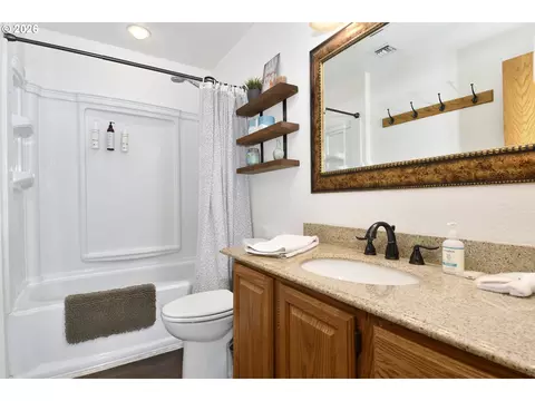 Bath - 64911 E Sandy River Ln, Rhododendron, OR 97049 photo 2 of 2