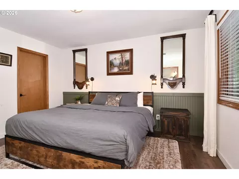 Bedroom - 64911 E Sandy River Ln, Rhododendron, OR 97049 photo 2 of 4