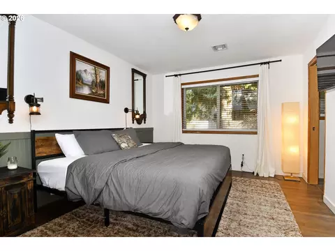 Bedroom - 64911 E Sandy River Ln, Rhododendron, OR 97049 photo 1 of 4