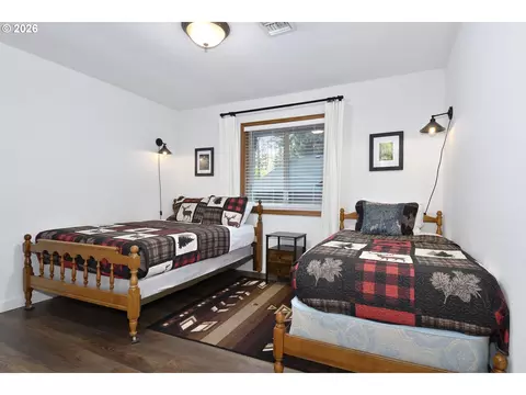 Bedroom - 64911 E Sandy River Ln, Rhododendron, OR 97049 photo 3 of 4