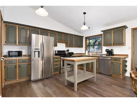 Kitchen - 64911 E Sandy River Ln, Rhododendron, OR 97049 photo 2 of 3