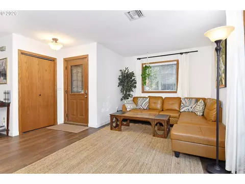Entry Way - 64911 E Sandy River Ln, Rhododendron, OR 97049 photo 2 of 3