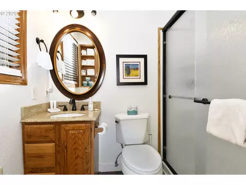 Bath - 64911 E Sandy River Ln, Rhododendron, OR 97049 photo 1 of 2