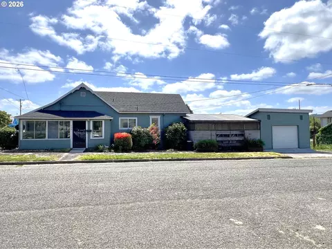 432 Cedar St, Myrtle Point, OR 97458
