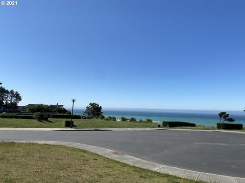 Sea Court Ln, Brookings, OR 97415