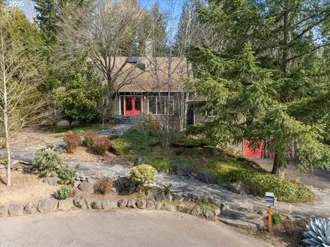 5903 SW Sheridan Ct, Portland, OR 97221